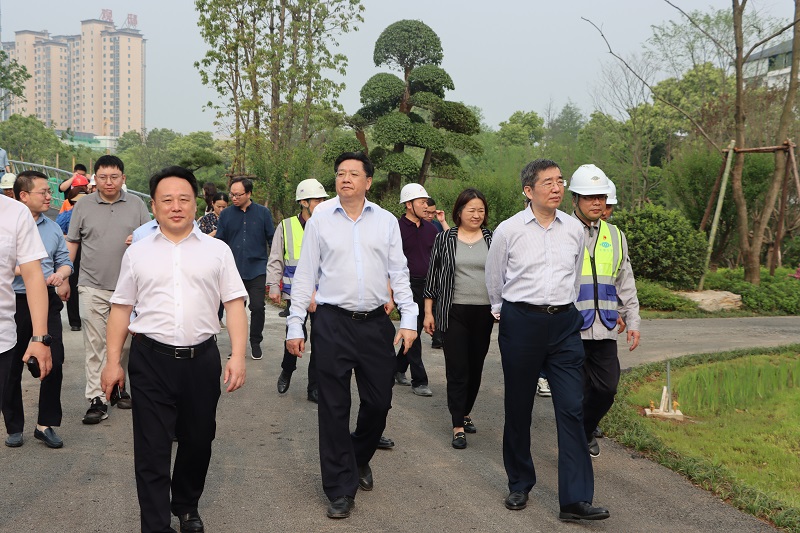 住建部專家組到岳陽(yáng)污水治理項(xiàng)目調(diào)研海綿城市建設(shè)